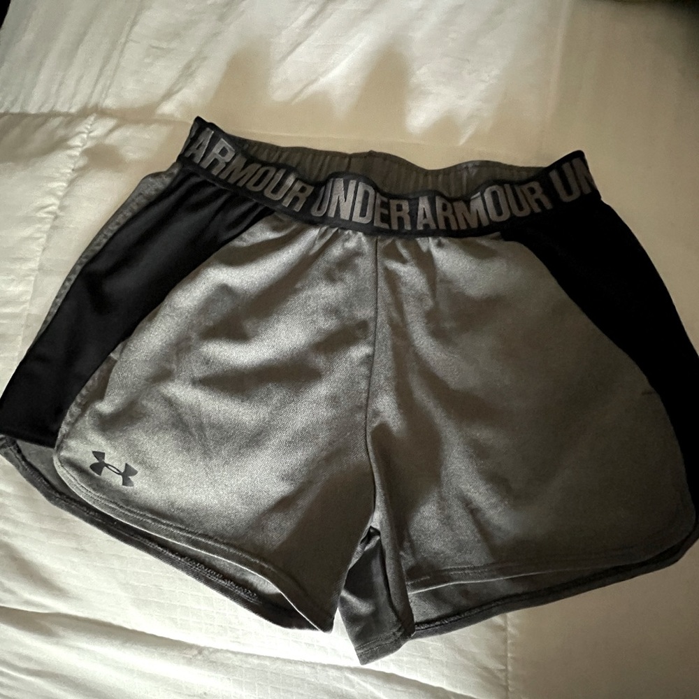Under Armour Sz XS active shorts
